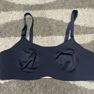 Knix wireless bra Size 4